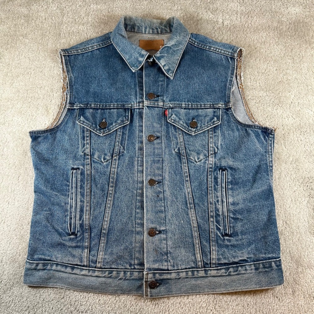 Levis Denim Trucker Vest Mens L Blue Cut Off Sleeveless Distressed Jean Jacket